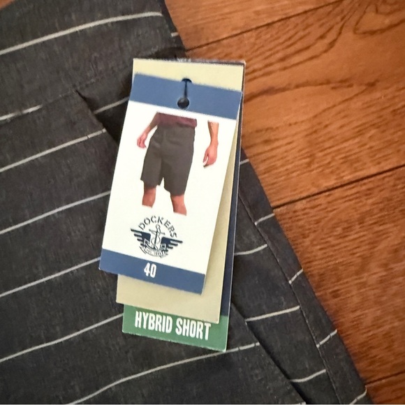 NWT Dockers Hybrid Shorts ( board shorts or shorts) Size 40 - Picture 5 of 7